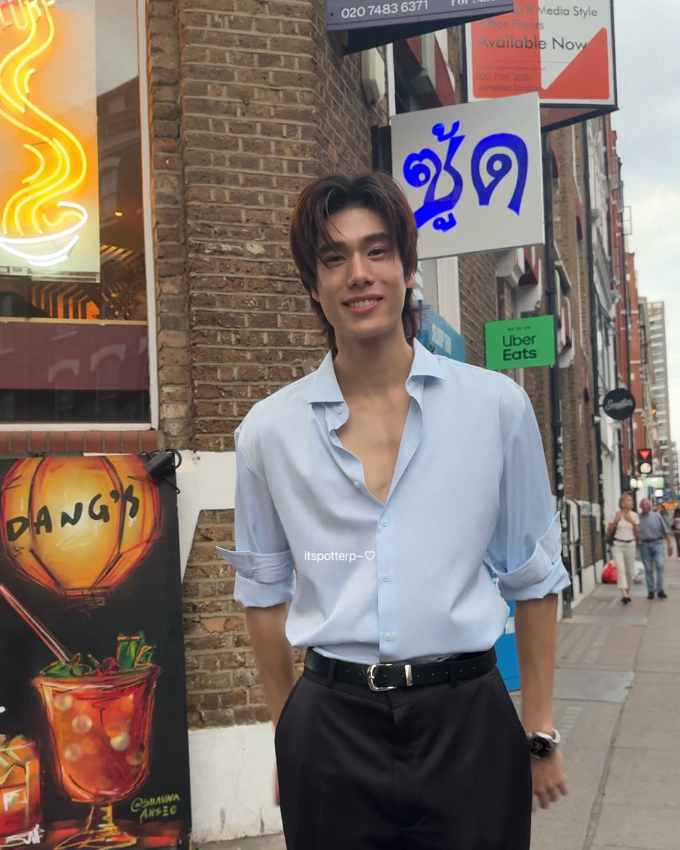 itspotterp's tweet photo. มากินข้าวกับเพื่อนเจอภูวินถ่ายรูปอยู่ริมถนน เลยทักแล้วน้องน่ารักมากชวนพวกชั้นคุยต่อใจพี่สาว🤏🏻🤏🏻🤏🏻 btw พี่ตั้งหล่อมากกกค่า

(not real time + ขออนุญาตน้องถ่ายแล้วนะคะ)

#phuwintang https://t.co/GALEsXXWoz