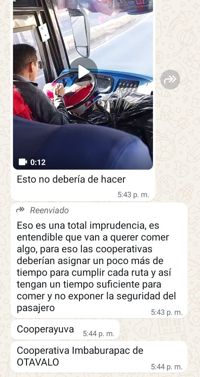 jcarreraandrade's tweet photo. La irresponsabilidad al más alto nivel. A ese sujeto deben retirarle la licencia para toda la vida. Puede matar gente con su imprudencia. https://t.co/nLlmqALOEQ