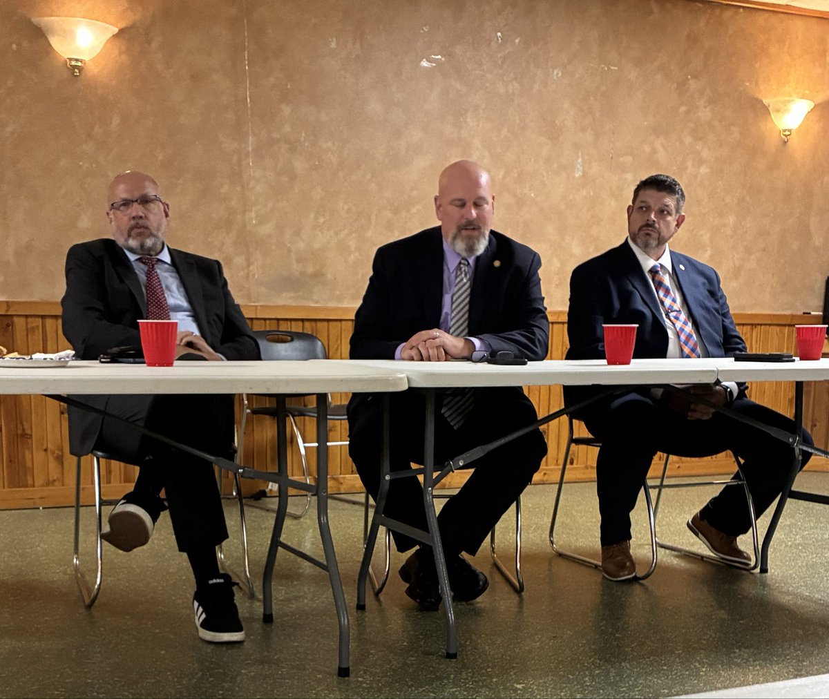 RickFOP86's tweet photo. GRATEFUL for the chance to Join our Sisters and Brothers of the HENDRICKS COUNTY (IN) FOP, Lodge #132

🔵 Great Proactive group Standing the Line for their Membership and Families

👉 Amazing to see Prosecutor @LorenDelp attending their meeting too! #StayTheCourse #FOP https://t.co/87CUeVT2FY