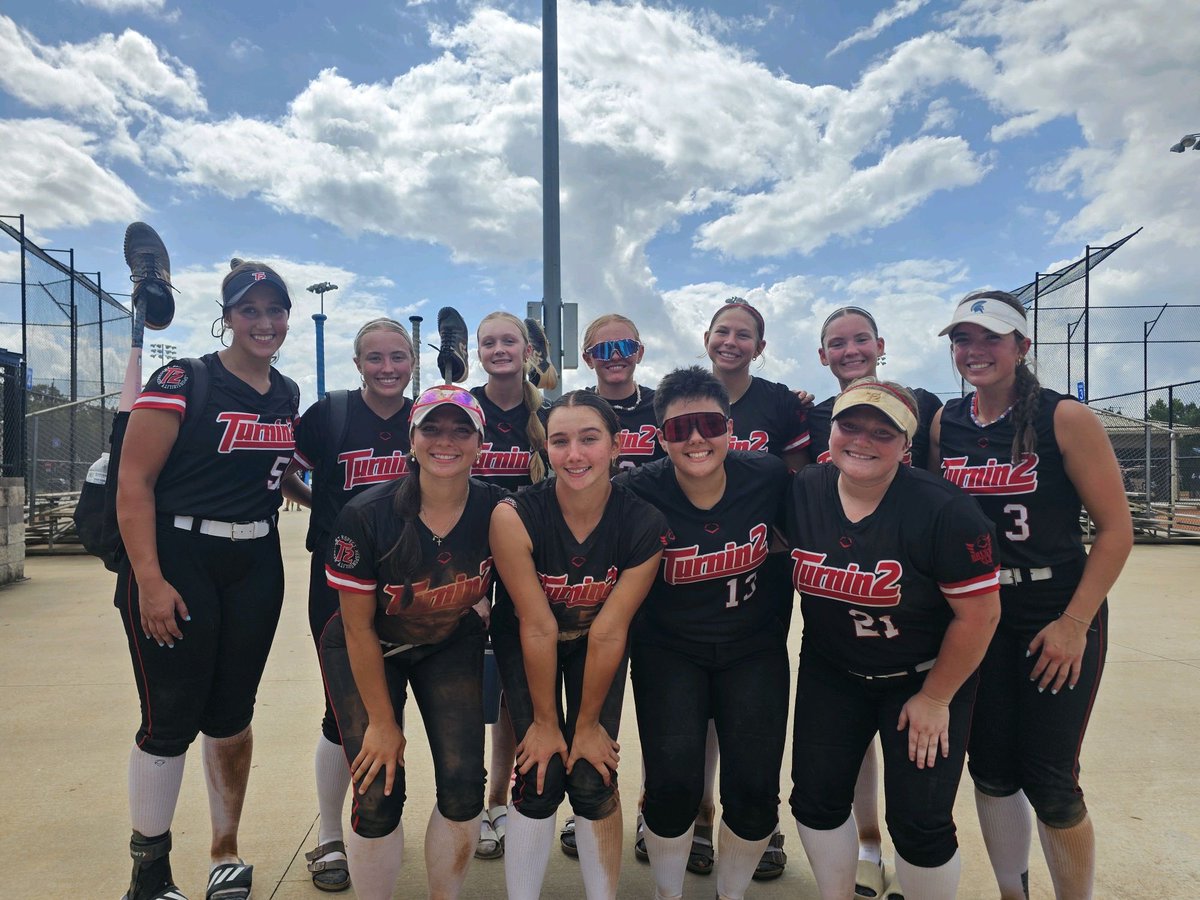 LeightonS2026's tweet photo. @T2Smigiel started off strong in Chattanooga. 2-0. Had a bomb over the fence and into the trees. Bring on tomorrow 
@LeightonS21 https://t.co/sKNIpsDcgb