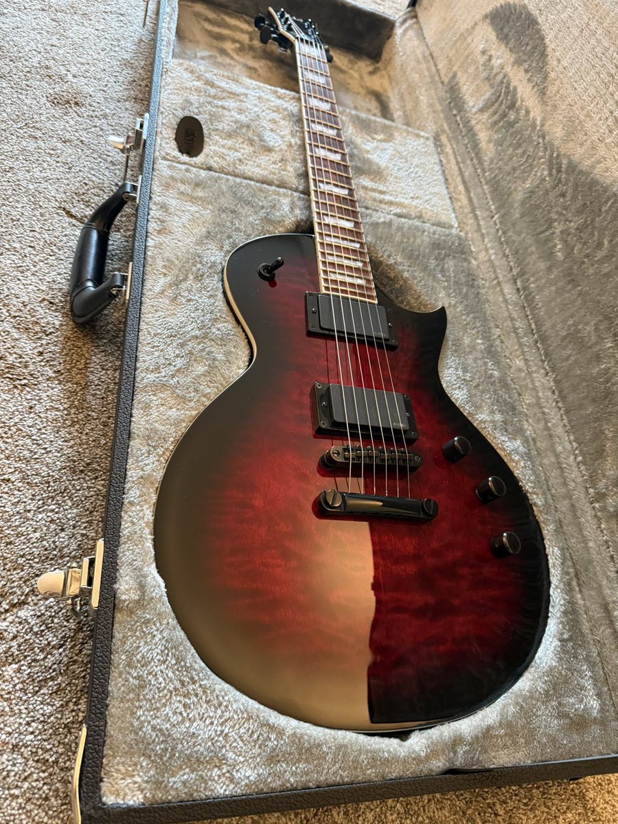 ILikeBrakdown's tweet photo. Some upgrades on the LTD EC-256.

Gotoh SG381-01 MG-T Locking Tuners
EMG 81/60 set
Volume/tone knobs from an old EC-1000
@ESPGuitarsUSA @ESPGuitarsJP @EMG_PICKUPS https://t.co/d87D7SRSci