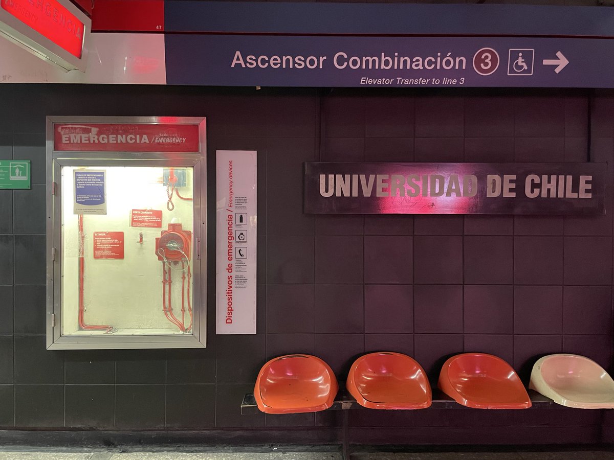 arieIIopez's tweet photo. En varías estaciones del Metro he observado que no hay extintores en sus cajas ¿qué pasaría en caso de una emergencia ? https://t.co/VE3truR0EK
