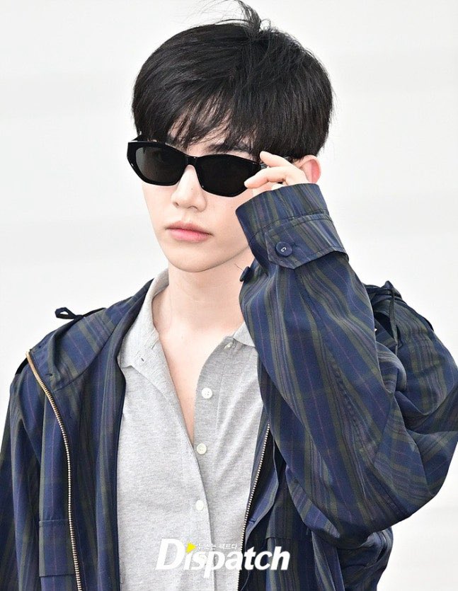 mochiirang's tweet photo. [On-site Photo] "Sunny even in the rain"… Zhang Hao, dazzling visuals

🔗 https://t.co/jwOQcS9N54

[On-site Photo] "Stylishness itself"… Zhang Hao, dazzling departure

🔗 https://t.co/jH4uKKbQpD

[Photo] And2ble Zhang Hao, looking stylish in sunglasses

🔗 https://t.co/DHsKzeqo3t

[Photo] And2ble Zhang Hao, the epitome of effortless chic

🔗 https://t.co/7cS7SL1c53