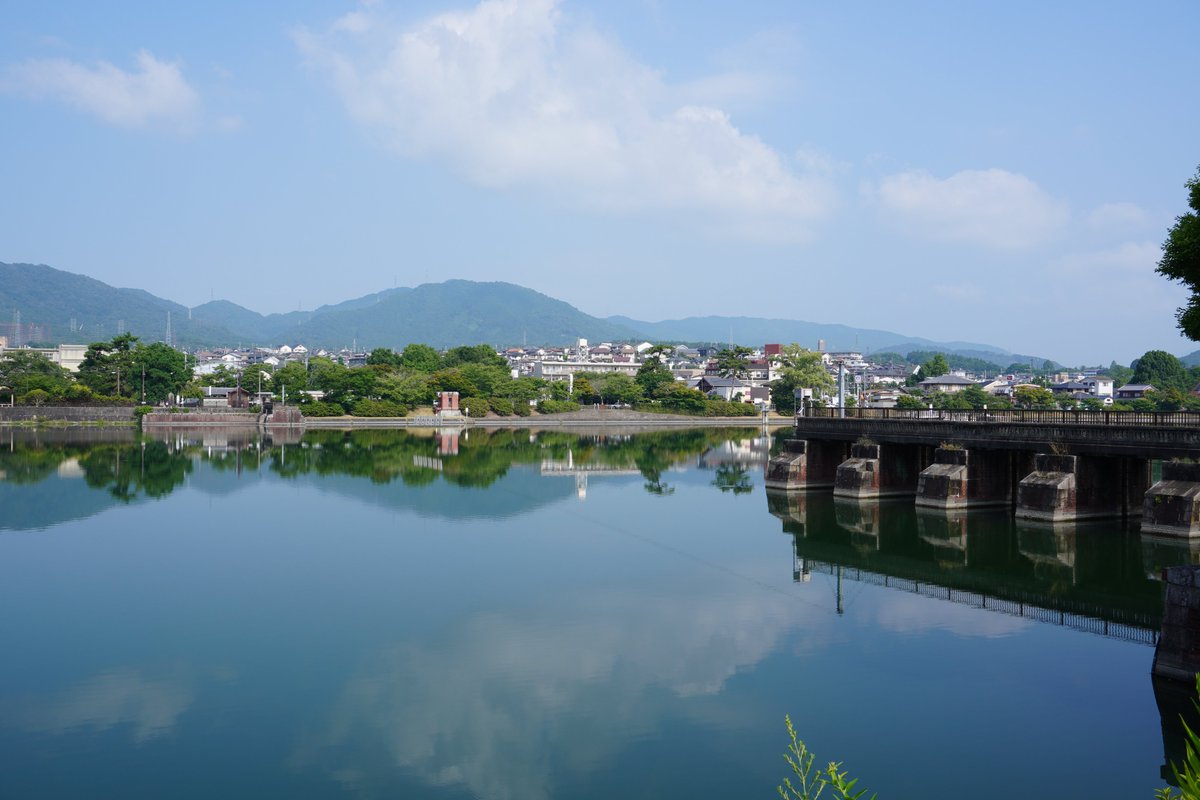 WS_Biwa's tweet photo. 2026年7月23日(木)
　6時の琵琶湖水位　-23cm.
　現在の瀬田川洗堰放流量　15㎥/s.
　昨日の琵琶湖流域の平均日雨量　0.0mm.

■蝉時雨の瀬田川洗堰です☀️本日より二十四節気の【大暑】一年で最も暑い頃🥵連日の猛暑ですが、十分に休息をとって乗り切りたいですね😴今日もよい一日を🍀 https://t.co/DpcaVZ9ecj