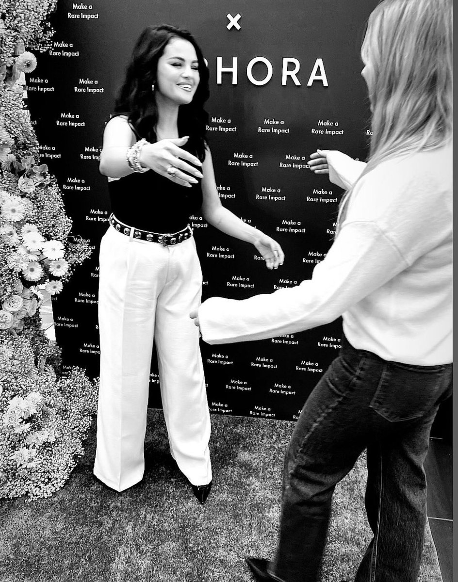 gom3znerd's tweet photo. Growing up with you has been my favorite part of life. I love you! Happy Birthday @selenagomez ❤️ https://t.co/gbA2lXwBdH