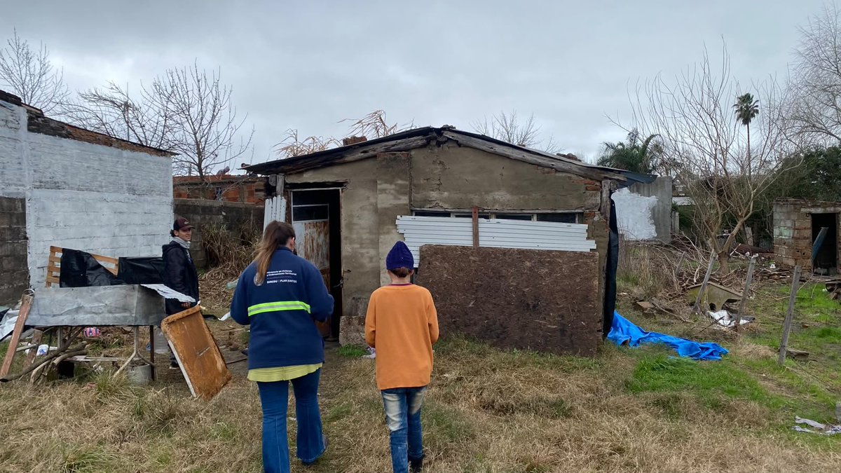 Mvot_Uruguay's tweet photo. @TamaraPaseyro @compresidencia @pachasanchez Los equipos del MVOT llevan adelante un gran trabajo interinstitucional con la Intendencia de Salto, el Cecoed local, Sinae, Mides, MSP, Ministerio de Defensa, Ministerio del Interior, la Comisión Técnica Mixta de Salto Grande y otros organismos nacionales y departamentales. https://t.co/SSmzxAbRYf