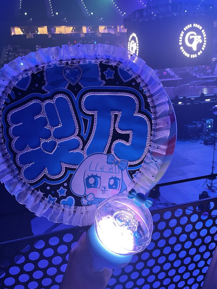 __Lollipop25's tweet photo. 1列目、ち、か、す、ぎ！！！😭
頑張った団扇、りのまるがちゃんと見てくれて嬉しかったああ🥹🥹
近くに来てくれた時、嬉しくて腰引けちゃったけど、隣で後輩がアホほど背中押してくれたので瞳にりのまちゃん焼き付けれた🥹笑 
りのまちゃんへの感謝はALT
#福山梨乃 #きゃんぱてぃさん #きゃんちゅー https://t.co/NRHuyEeqrB