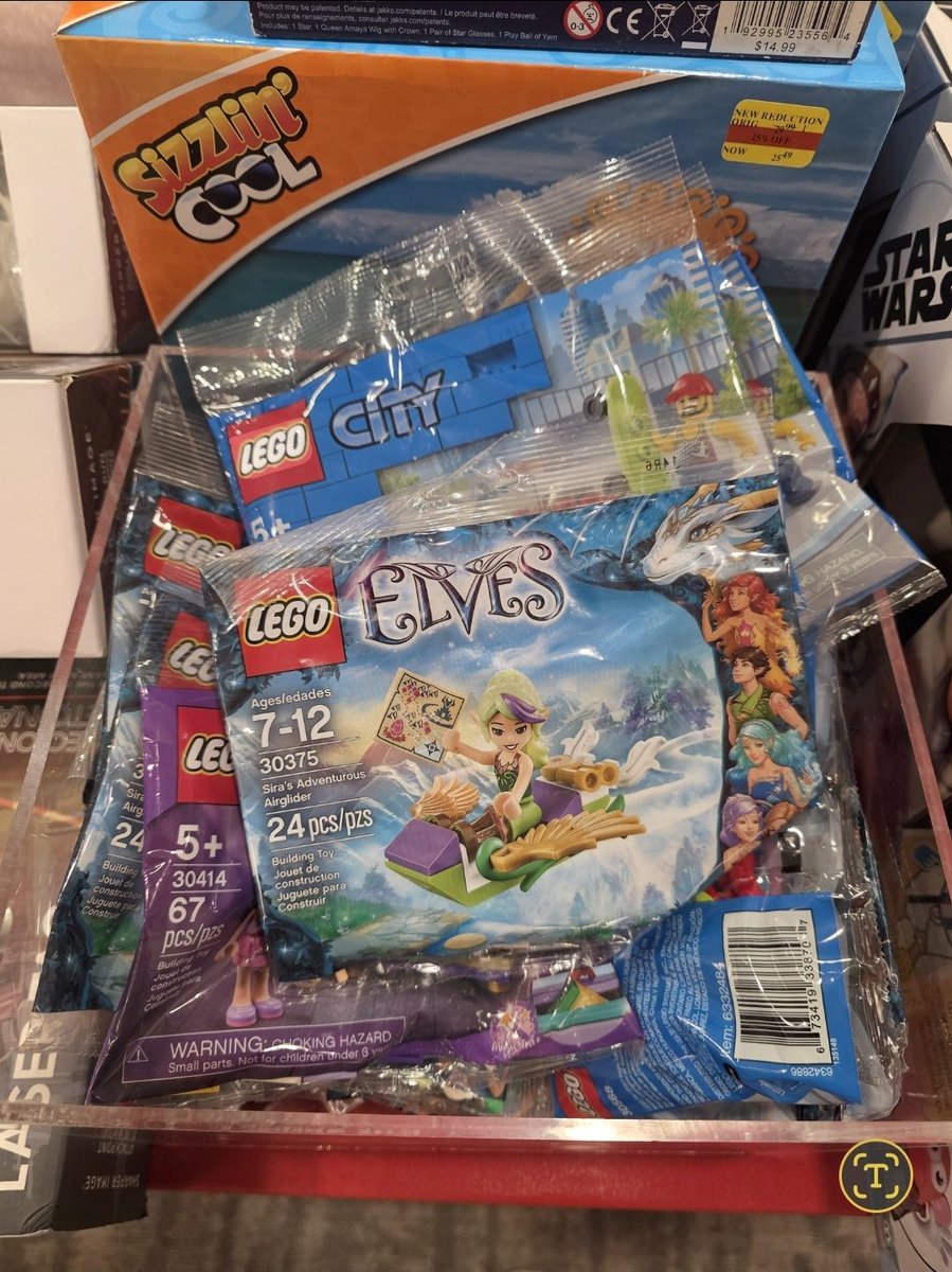 El_Cosme_'s tweet photo. @just2goodYT No, but I found a bunch of brand new Elves polybags at my local Macys https://t.co/CsDGjVloY4