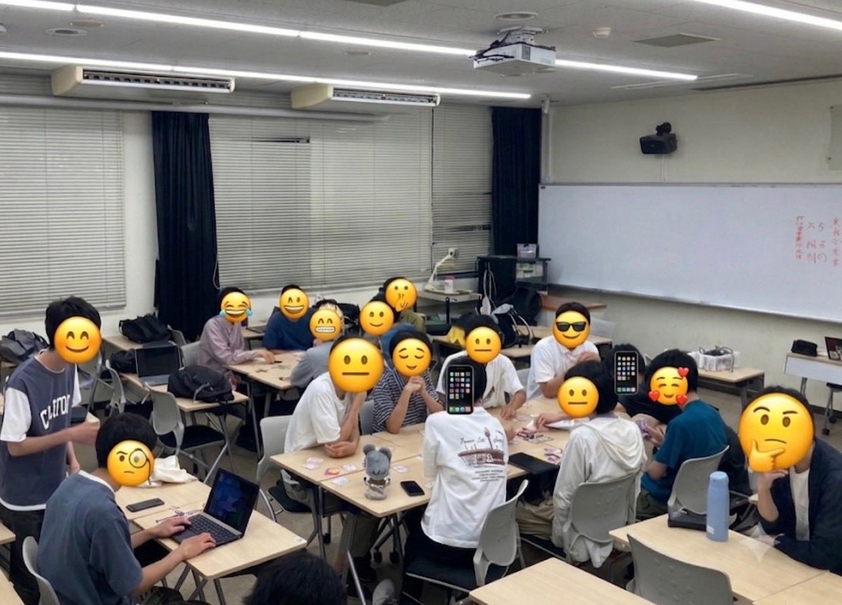 TouhouPro_HU's tweet photo. 【活動報告】
お祭りも終わり、ひと息ついた今回は、みんなでボードゲームを楽しみました！とても賑やかでした☺️ https://t.co/Y8JPKX30r2