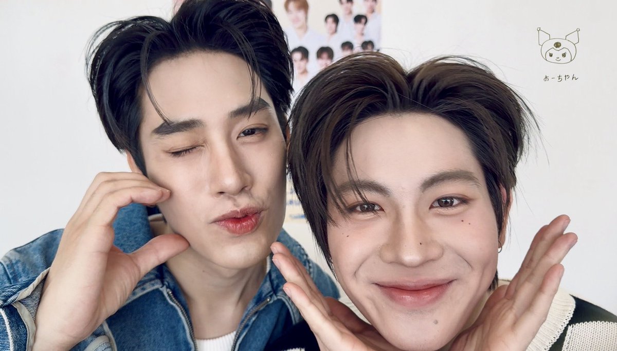 Toonshim's tweet photo. Happy Thursday ค่า 🧡 ขอให้ทุกคนเจอแต่เรื่องดีๆ เจอแต่คนน่ารักๆ ได้ทานของอร่อยๆ 🍱 ไม่มีเรื่องให้เครียด ไม่กังวลนะค้าบ

เช้าที่สดใสแบบนี้ต้องเสิร์ฟด้วยความน่ารักสดใสของน้องเฟิร์ส 🩷 และสุดหล่ออย่างพี่เติ้ล 😎 ขอให้เป็นวันที่ดีค่า

#เติ้ลเฟิร์สวัน #TleFirstone https://t.co/7eqdVdpOUN