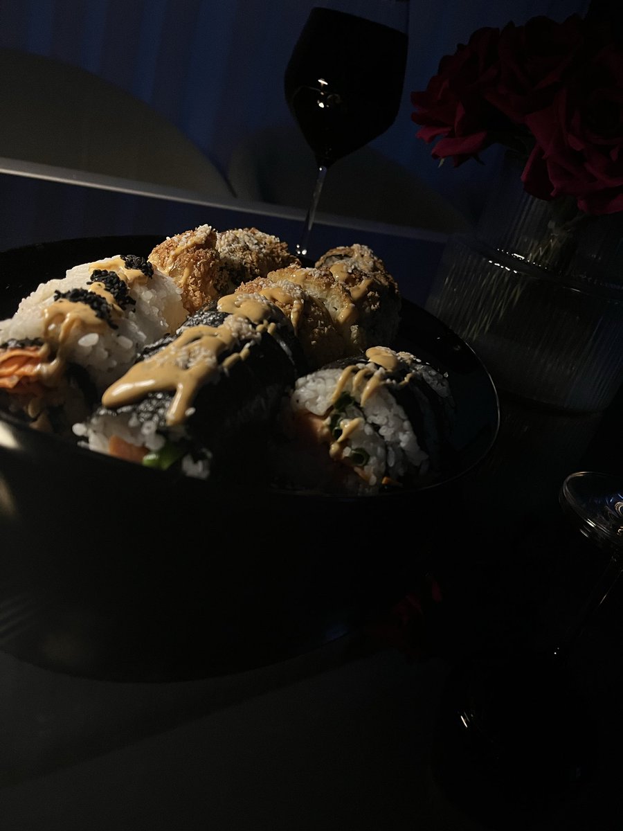 nuurr288's tweet photo. İ❤️🍣🥂 https://t.co/jWQowZabcm