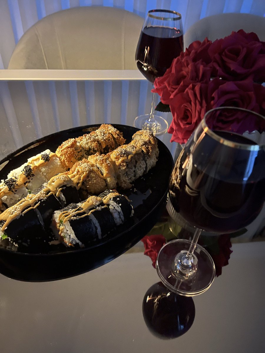 nuurr288's tweet photo. İ❤️🍣🥂 https://t.co/jWQowZabcm