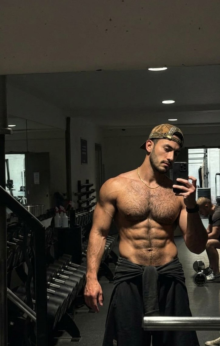 DanFit100's tweet photo. @FooooiMal Hottie https://t.co/3gKbc4wrDx
