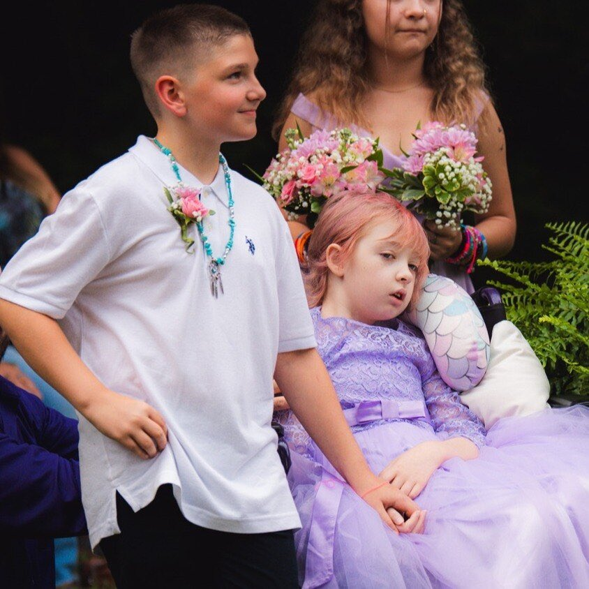 porqueTTarg's tweet photo. "Casamiento"

Porque antes de morir, una niña de 10 años cumplió su sueño de casarse con su mejor amigo. https://t.co/WEaQsSijvL