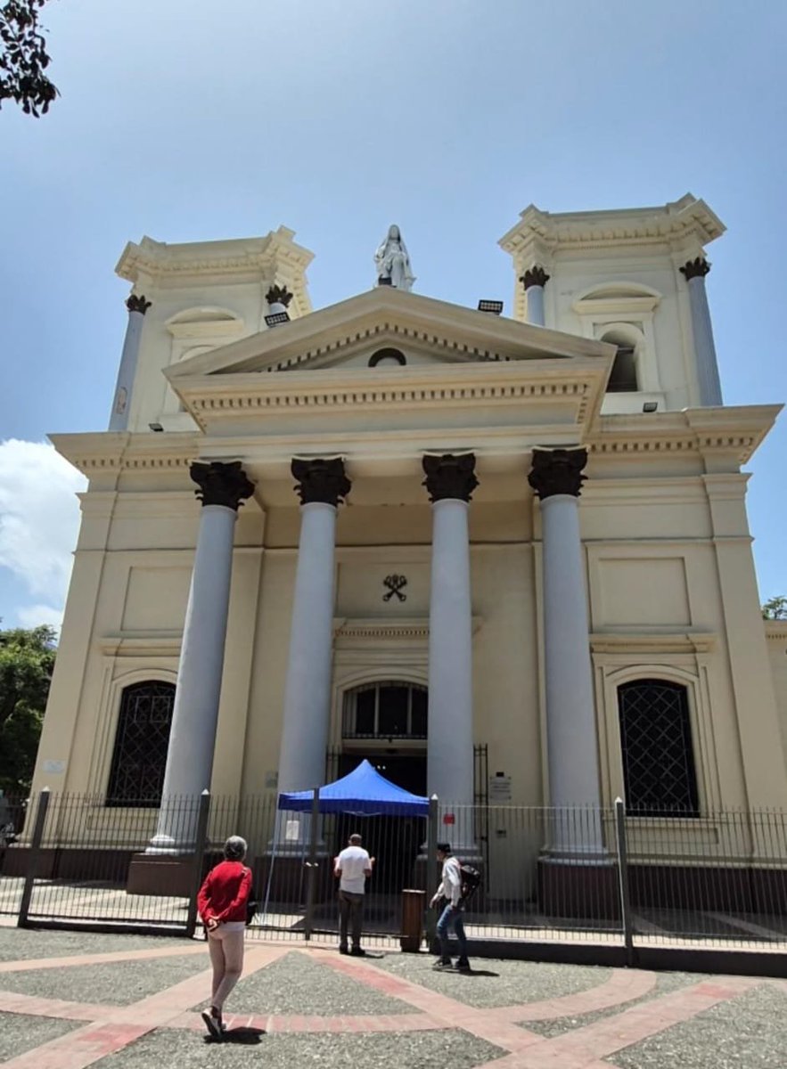 RobertLobo_'s tweet photo. La Basílica de Santa Teresa estará cerrada al público la menos por 6 meses debido a trabajos de restauración tras los terremotos. Se espera que esté lista para principios del 2027. https://t.co/NOnV2DeuVR