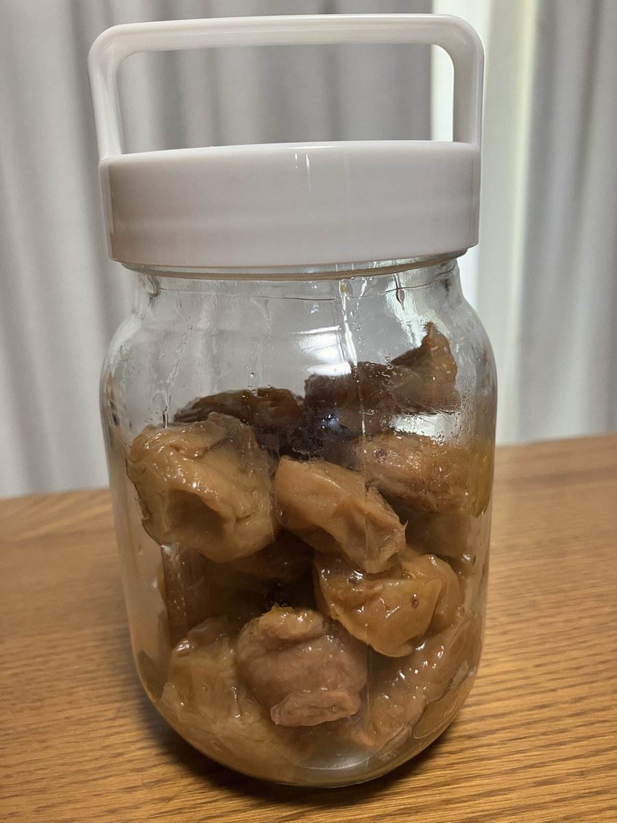 SAKO0206's tweet photo. 初めて庭の梅で梅干しを作ってみた https://t.co/QEJvgvcAxr