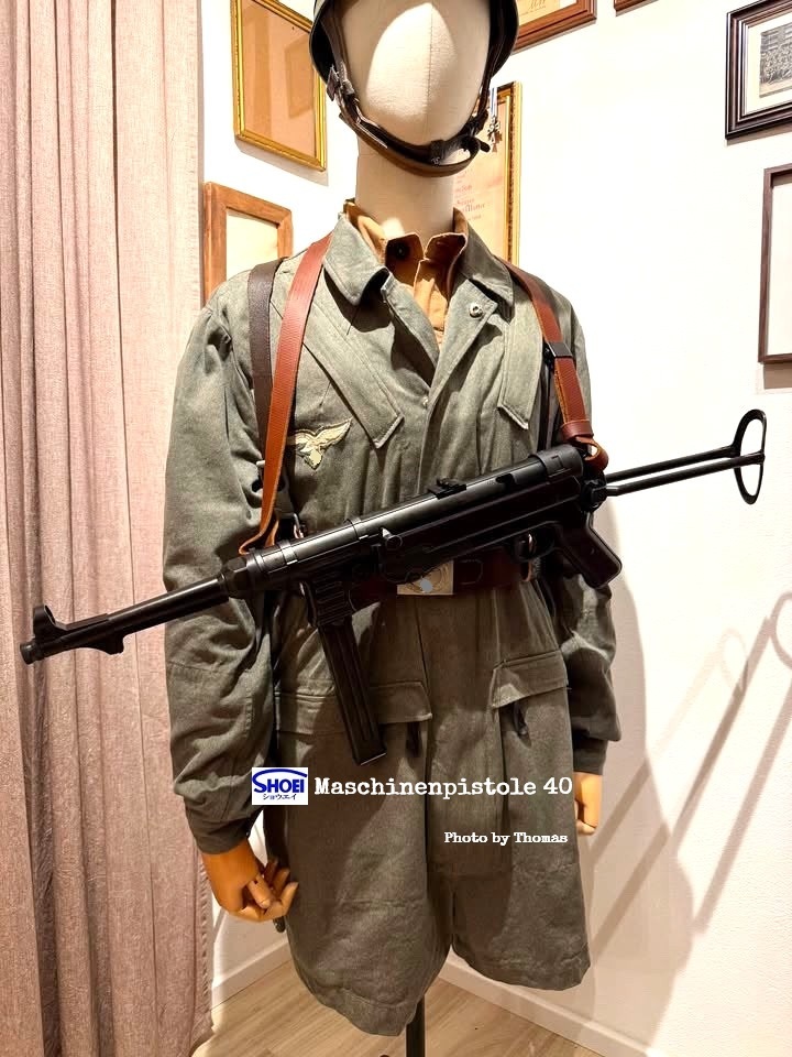 tomio_matsumoto's tweet photo. Shoei Maschinenpistole 40 replica model:
We have got another from Germany!!! Thomas, who received our MP40, sent us some wonderful pictures!!!
今度もドイツからです!!! 我々のMP40を受け取ったThomasから素晴らしい写真が届きました!!!
#shoeiseisakusho
#modelgun
#モデルガン
#mp40
#ww2 https://t.co/4q0wUwlxZI
