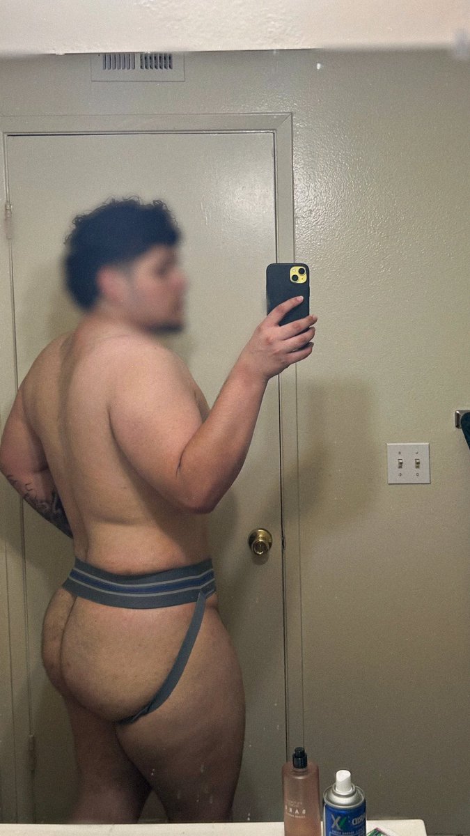 rockppersza's tweet photo. Where are the ppl that like tall bottoms?🥹 #cali #gay #bubblebutt #latino #chudai https://t.co/hysfyfLDOw