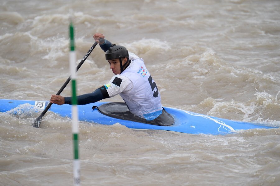 DesdeOlimpiaMX's tweet photo. #Slalom 🛶 

Ricardo Fentanes 🇲🇽 finalizó en la 65º posición en los heats de canoa veronil dentro del Campeonato Mundial de Oklahoma 🇺🇸 

👉Registró algunas penalizaciones que subieron su tiempo a 115.41 a +31.4 segundos de la punta https://t.co/sLHgYnvZmB