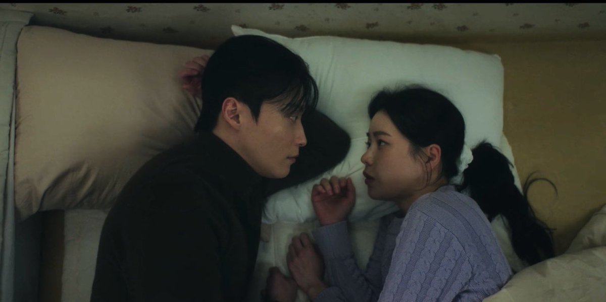 heonoiir's tweet photo. my favorite shinsegye genre: bedroom conversations https://t.co/BWafAPexbo