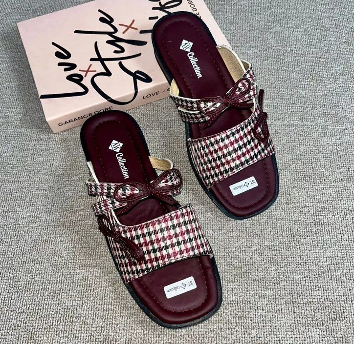 aecherries's tweet photo. BENERAN GASI SANDAL SECAKEP INI 40 RIBU??!! 
benerann guyss 😭😭 mana motifnyaa cocok buat daily ataupun mainn https://t.co/ylKiWMW2uM