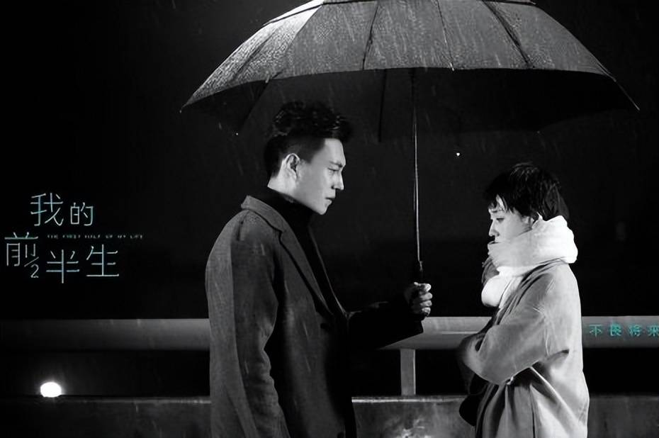 LenkaNovotna14's tweet photo. A stranger held the door for me in the rain today and gave me their extra umbrella part. Small kindnesses make such big days. https://t.co/ifyH8h9PeT