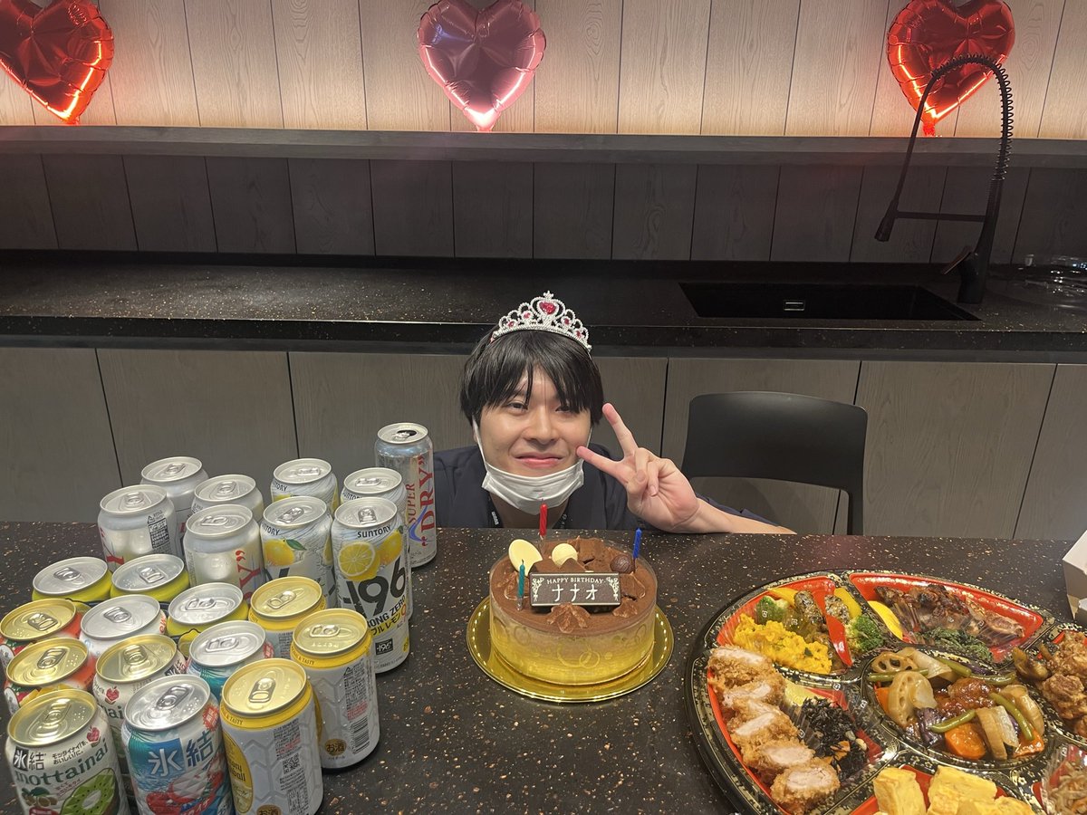 nanasefuji0721's tweet photo. 【秘技】誕生日UUUM固め https://t.co/ecv2xolicN