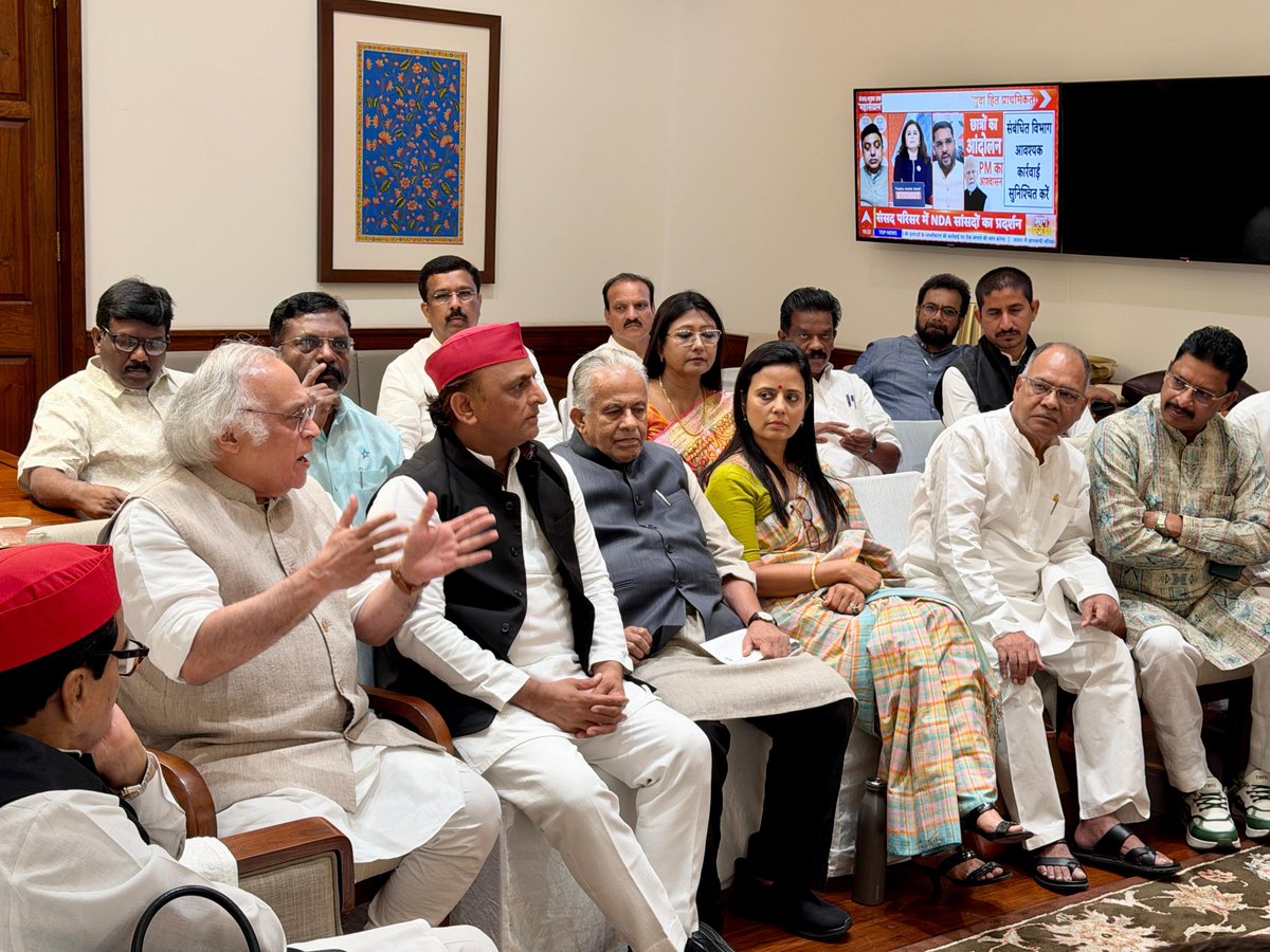 INCIndia's tweet photo. INDIA bloc leaders met today to discuss key issues facing the nation and the way forward.

LoP Shri @RahulGandhi was also present.

📍 Parliament House, New Delhi https://t.co/d23rcG0tvV