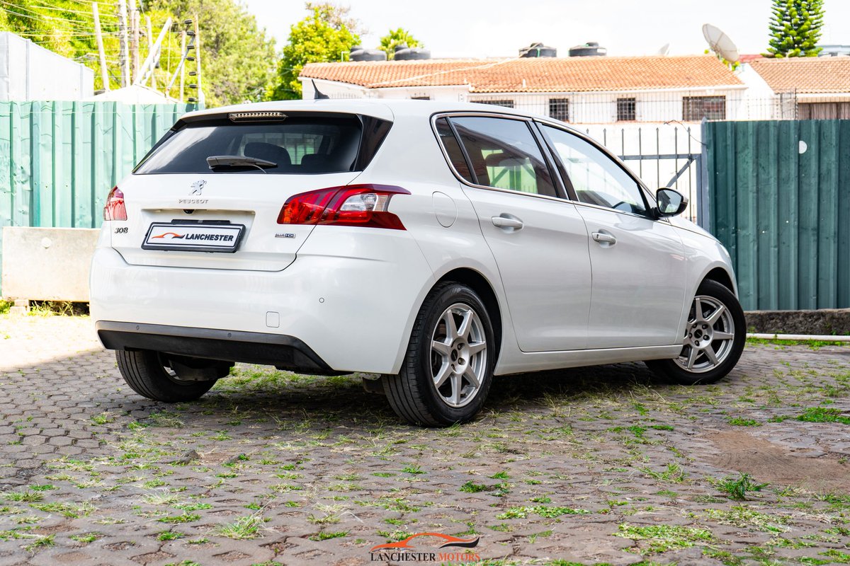LanchesterAutos's tweet photo. Peugeot 308
Year 2017
Price 1.68M

▪️1500cc Blue HDI Engine
▪️Automatic Transmission 
▪️Active City assist 
▪️Premium Cloth Interior
▪️Steering Wheel Controls
▪️Peugeot Infotainment System 
▪️Alloy Rims

✅Bank Financing from 70% and upto 5 Years of Repayment

🌐https://t.co/oUx5ea3WxW