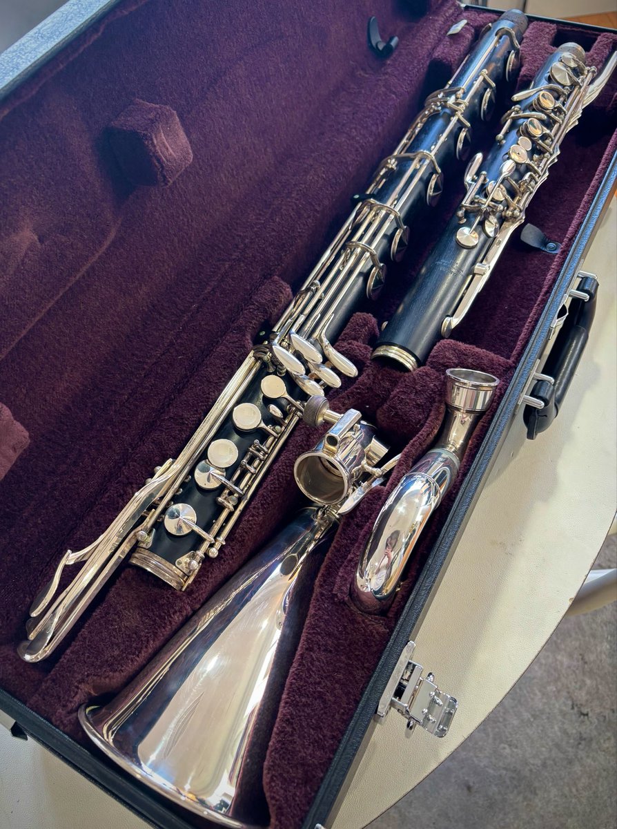MoutonUsed's tweet photo. バスクラリネット入荷。
YAMAHA YCL-622 Ⅱ
8年程度使用のワンオーナー品です。

84万円(税込)出品予定 https://t.co/LsGNlrWrvq