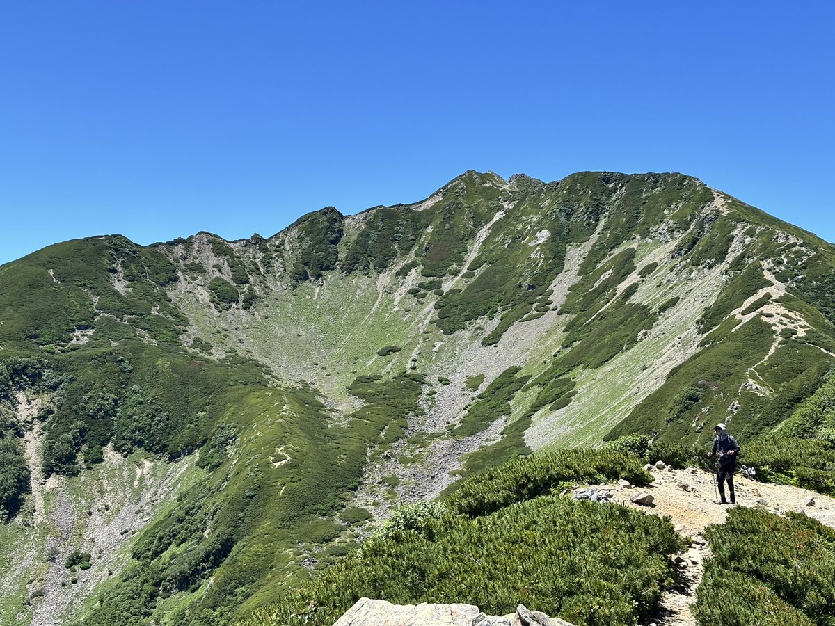 redrasberry0624's tweet photo. なんとか小仙丈登頂😅夕方の会議に間に合わせる為13:00のバスで下山💦
このお天気で小仙丈から仙丈までの稜線を歩けないのは誠に遺憾だが、次の登山に活かそう！ https://t.co/xfIkaJ0VIf