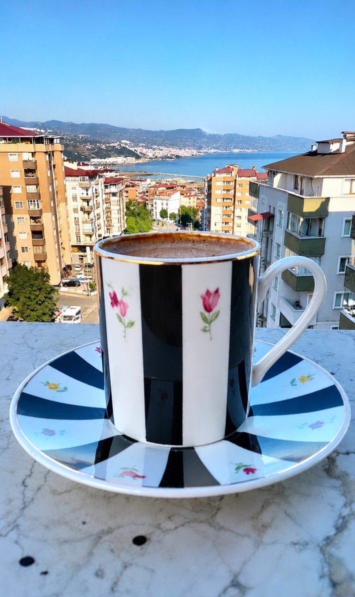 SWG92352677's tweet photo. Güneşin ilk ışığı yüzünüze tebessüm olsun
#GÜNAYDIN ☕☀️🌸
#hayırlısabahlar https://t.co/7SmOtE6zAu