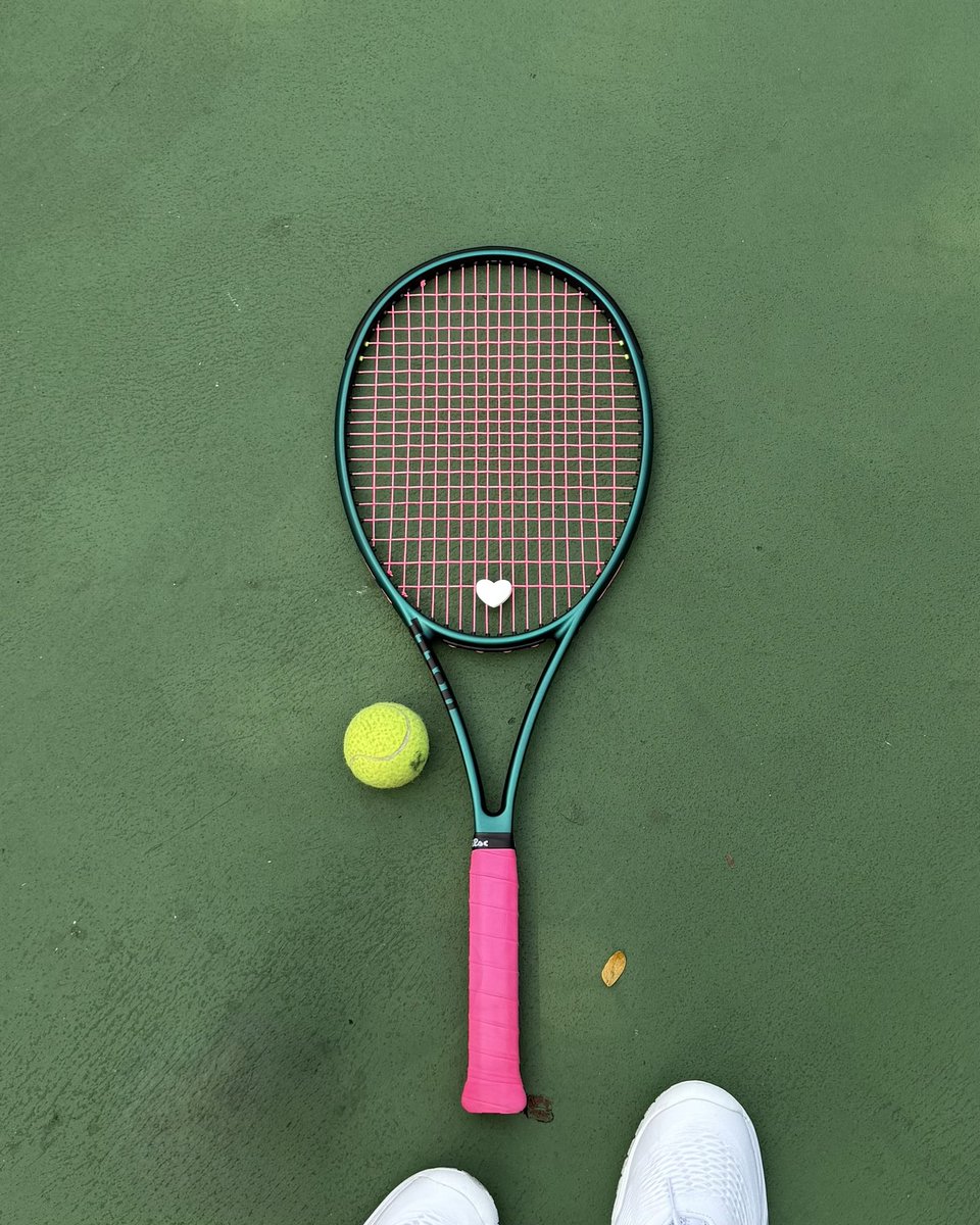 gobrutal's tweet photo. WTS raket tennis wilson blade 98 V9 🎾

Condition: 9/10, baru beli 2mgg lalu, baru pake 2x 
Weight: 305
Head size: 98"
String pattern: 16x19
Material: 100% graphite
Grip size: 3 1/4

Lokasi: BSD/Tangerang/Jakarta area. open for COD

💰 price 3.2jt/offer https://t.co/65KUEAOIe8