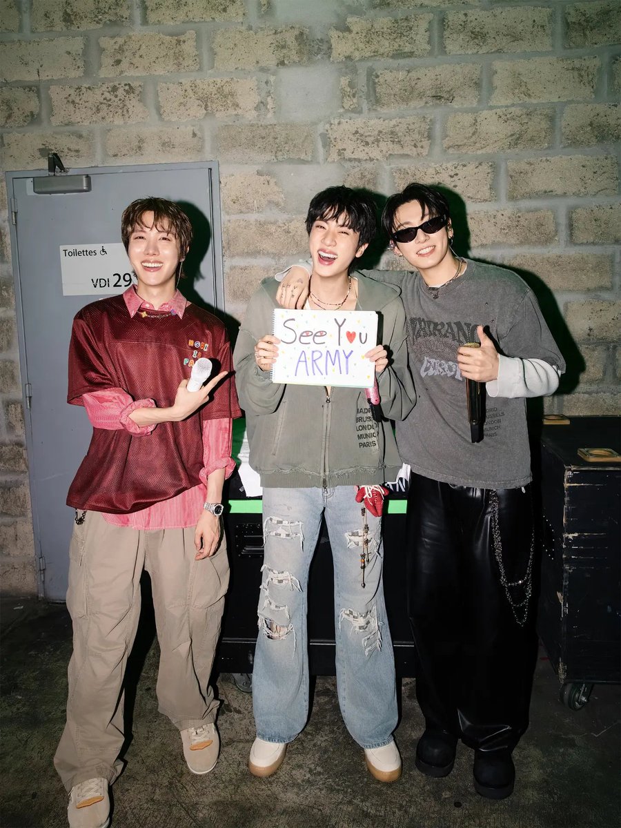 193_195's tweet photo. Jin IG Post 💖

#Jin #진 #BTS #방탄소년단 https://t.co/ARmbnzSgUh
