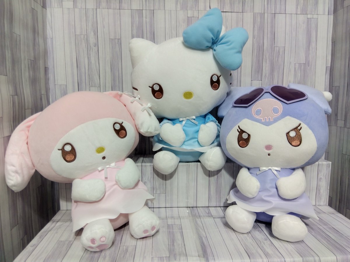 soyu_oodate's tweet photo. 『サンリオキャラクターズ すずやかグラデおすわりドールBIGタイプ1』
入荷しました！
ご来店お待ちしております！
#ソユーゲームフィールド大館店からのお知らせ
#ソユー #いとく #秋田 #大館 #北秋田 #能代 #鷹巣 #鹿角 #弘前市 https://t.co/VnTKdN2Ub3