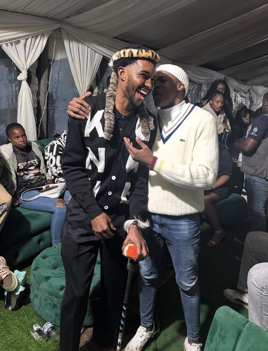 Thapelo123456_'s tweet photo. He has the best smile ever please🥹🔥. My fave Sweet Guluva

#Sweetguluva
#AkhonamathembaZwane https://t.co/H1fupkzFGQ