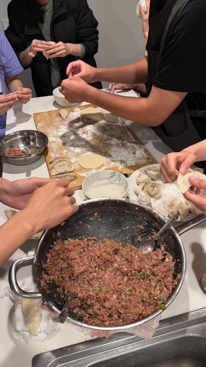 Uoihy2's tweet photo. 🇦🇺每日一篇直到交到澳洲男友
今天自己包水餃🥟 
嘿嘿厲害了吧⋯ （自己講）
看來在回台灣之前我的廚藝有望進步了💯 https://t.co/ZD2ZuwNNU8