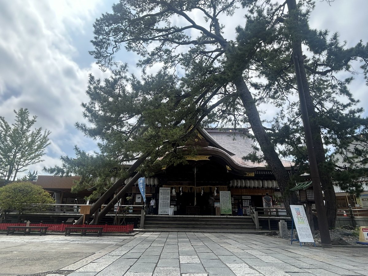 yukkey_Ishiuchi's tweet photo. 午後は古町の白山神社へ⛩️

8/2（日）の音豚祭の成功祈願をしました。

おみくじを引いたら
『あはは節』の歌詞みたいな教えを賜り、
ご縁の深まりを感じます🪭

新潟ライブハウスの夏祭りまでもう少し。
みんなで楽しい音豚祭にしよう。

貴方のご予約をお待ちしております🏮
https://t.co/A4RzpkkZXx https://t.co/xtYaPoWY6f
