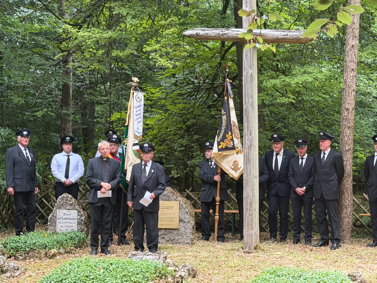 BischofSchick's tweet photo. In der Point Alpha Gemeinde Rasdorf Gedenken an die Widerstandskämpfer des 20.Juli und Nachdenken über ihre Motive! Sie hatten den menschenverachtenden Nazismus im inneren und seinen kriegstreibenden Expansionismus nach außen durchschaut und wollten ihn beenden.Mahnung für heute! https://t.co/QsL4akIywH