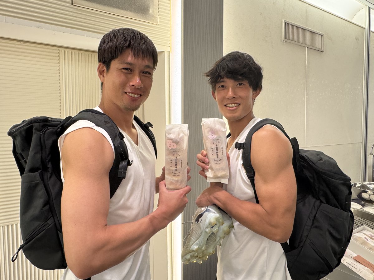 FcMachidaZelvia's tweet photo. #太田宏介 さんから「あんぱん」の差し入れをいただきました✨

残りのキャンプも頑張ります💪
ありがとうございます‼️

@kosuke444 
#FC町田ゼルビア #zelvia
#沖縄キャンプ2026 https://t.co/yr6zLG3LHb