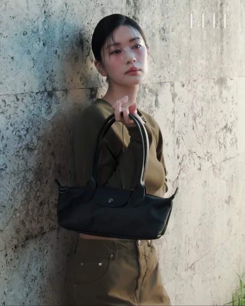 JungSominUpdate's tweet photo. Jung Somin the Prettiest ✨

ELLE x Jung Somin ♥️

#JungSomin #정소민 https://t.co/6rkVHBVjwl