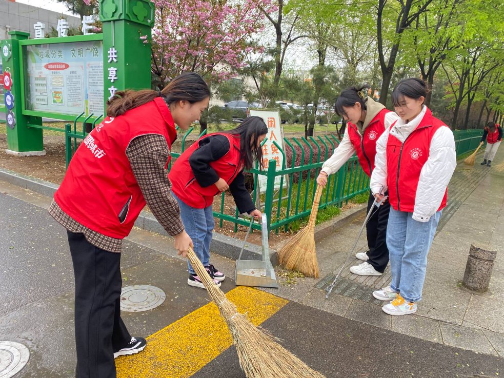 SimonaViskdk's tweet photo. [Join our community garden cleanup this Sat 9AM at Maple Park! Bring gloves u0026 good vibes—fresh air + new friends await ]， https://t.co/Fe4NRrDCdz