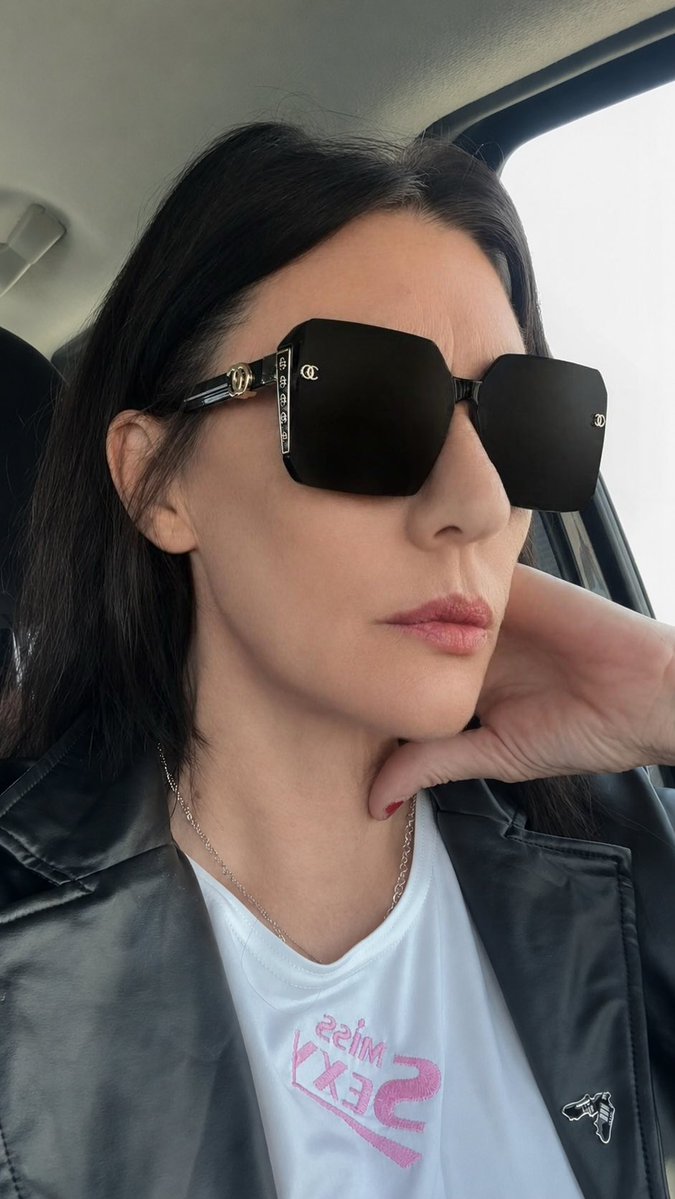 MissAnnaUK_'s tweet photo. Good morning… ☀️

Coffee ✔️

Sunglasses ✔️

University ✔️

Time to learn something new.

Have a fantastic Thursday, everyone and don’t make me come back to find you’ve been causing mischief. 😉👑 https://t.co/4hkr50nb9T