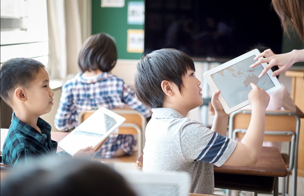 oZfte97IfR30708's tweet photo. この近視啓発CM

近視の原因「読書やお絵描き」しか見せてないwww

タブレットは⁉️www https://t.co/wsR1tVqY52