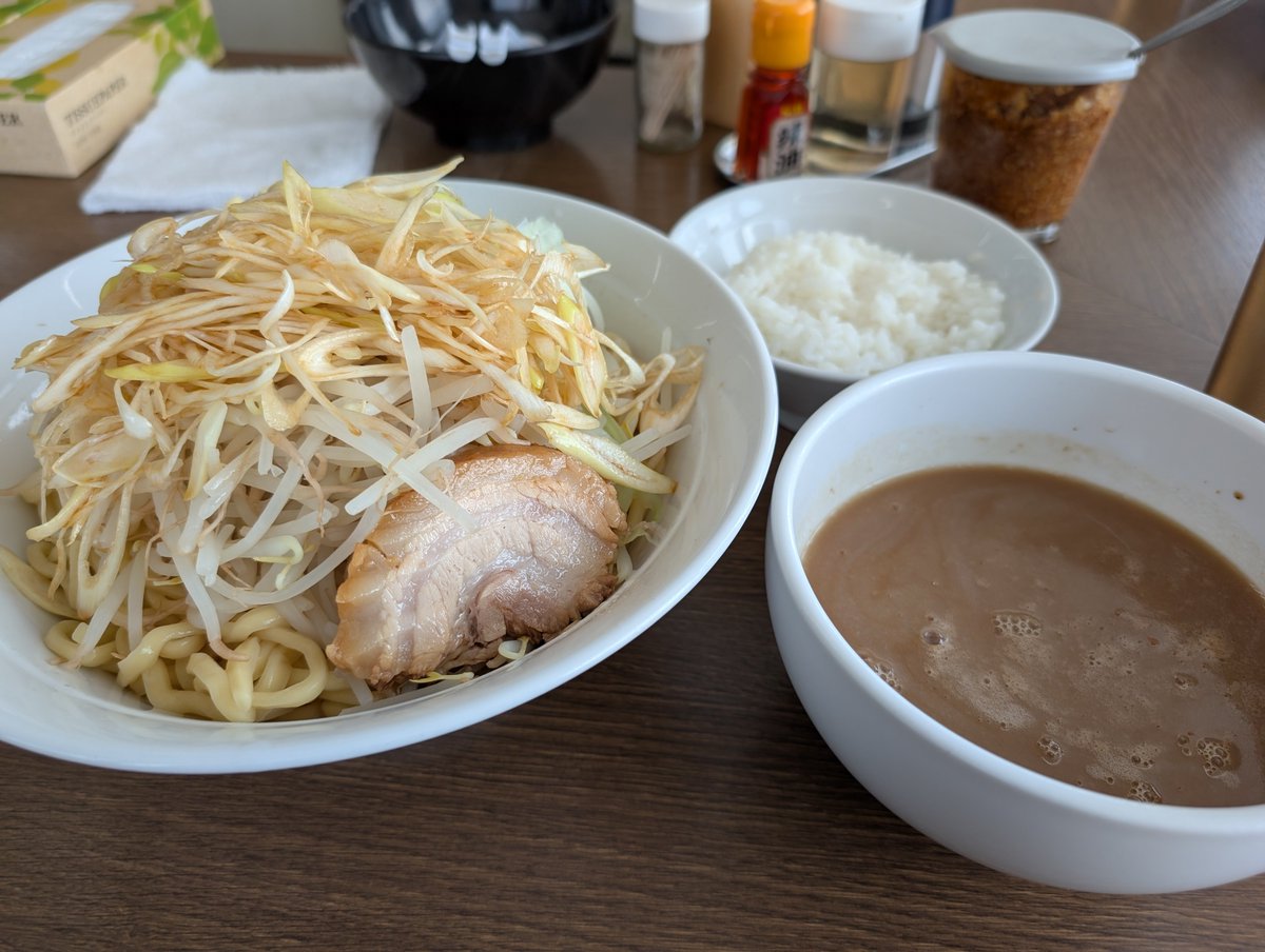 Aug20jut's tweet photo. #二郎インスパイア
#旭郎山
#ラーメン
旭郎山さんで郎つけ麺。
ガッツリ食べてお腹いっぱい😀
美味しかったです！ https://t.co/BVdj4vNPjL