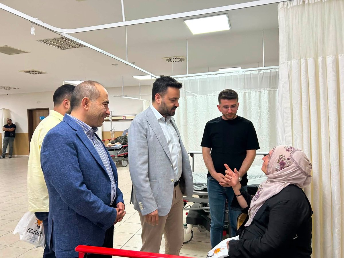 merkezilcenev's tweet photo. 📍 Nevşehir Devlet Hastanesi

Nevşehir Devlet Hastanesi’nin yetişkin ve çocuk acil servislerinde tedavi gören hemşehrilerimizi ziyaret ederek geçmiş olsun dileklerimizi ilettik. Servislerde hasta ve hasta yakınlarımızla bir araya gelerek hâl hatır sorduk, acil şifalar diledik. https://t.co/KBi3EgYccG