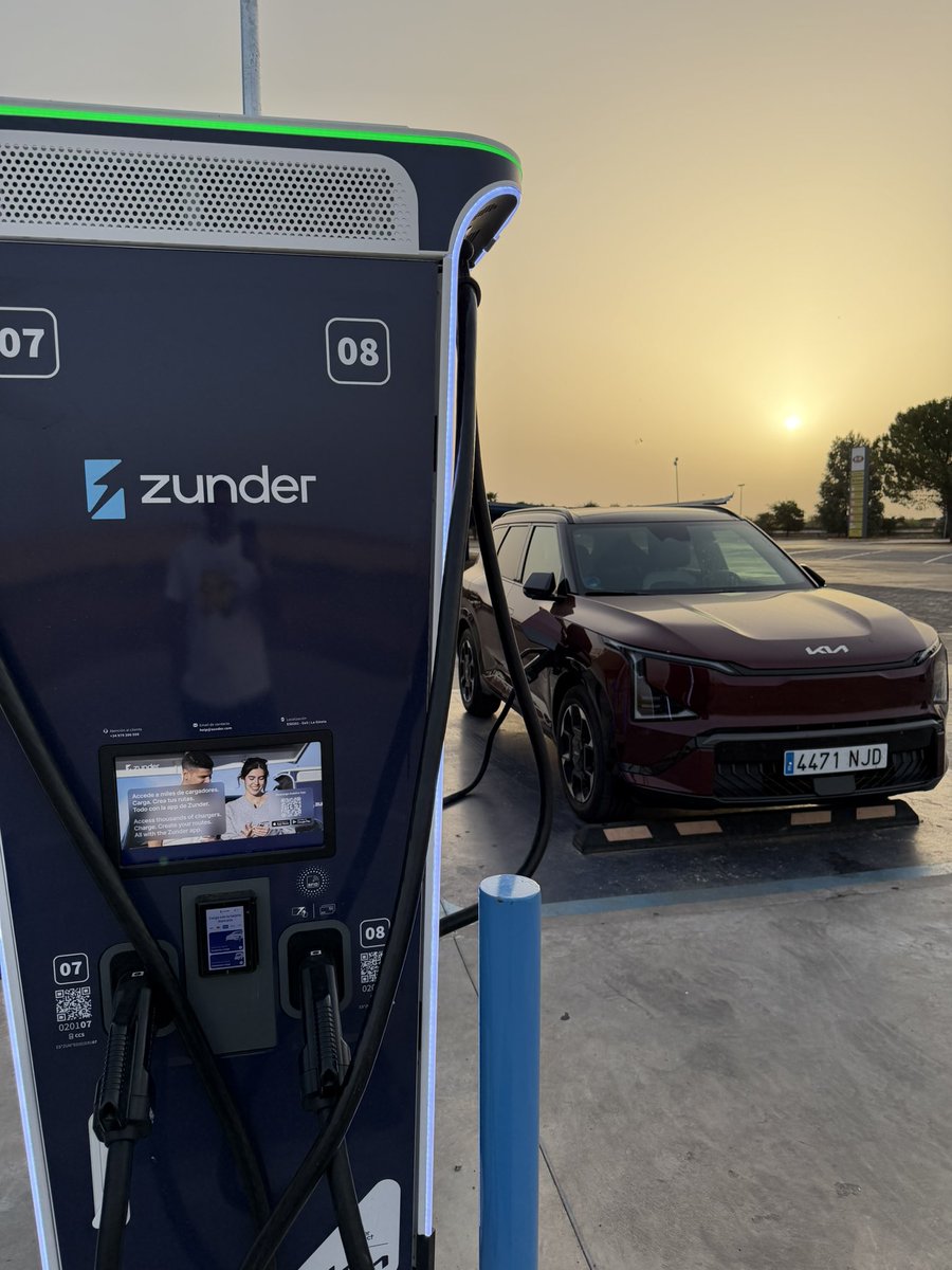 mikilovatio's tweet photo. Amanecer con @zunder_es 👌👌👌

¿pero donde estoy? https://t.co/xjxRyQyVTw