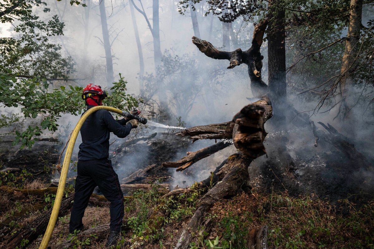 humanite_fr's tweet photo. Décès de pompiers : « À chaque fois qu’il y a des morts, il y a des hommages, mais le problème des moyens n’est pas traité », alertent les syndicats 

➡️ https://t.co/1eJMkDH63I https://t.co/l0v7N6US1C