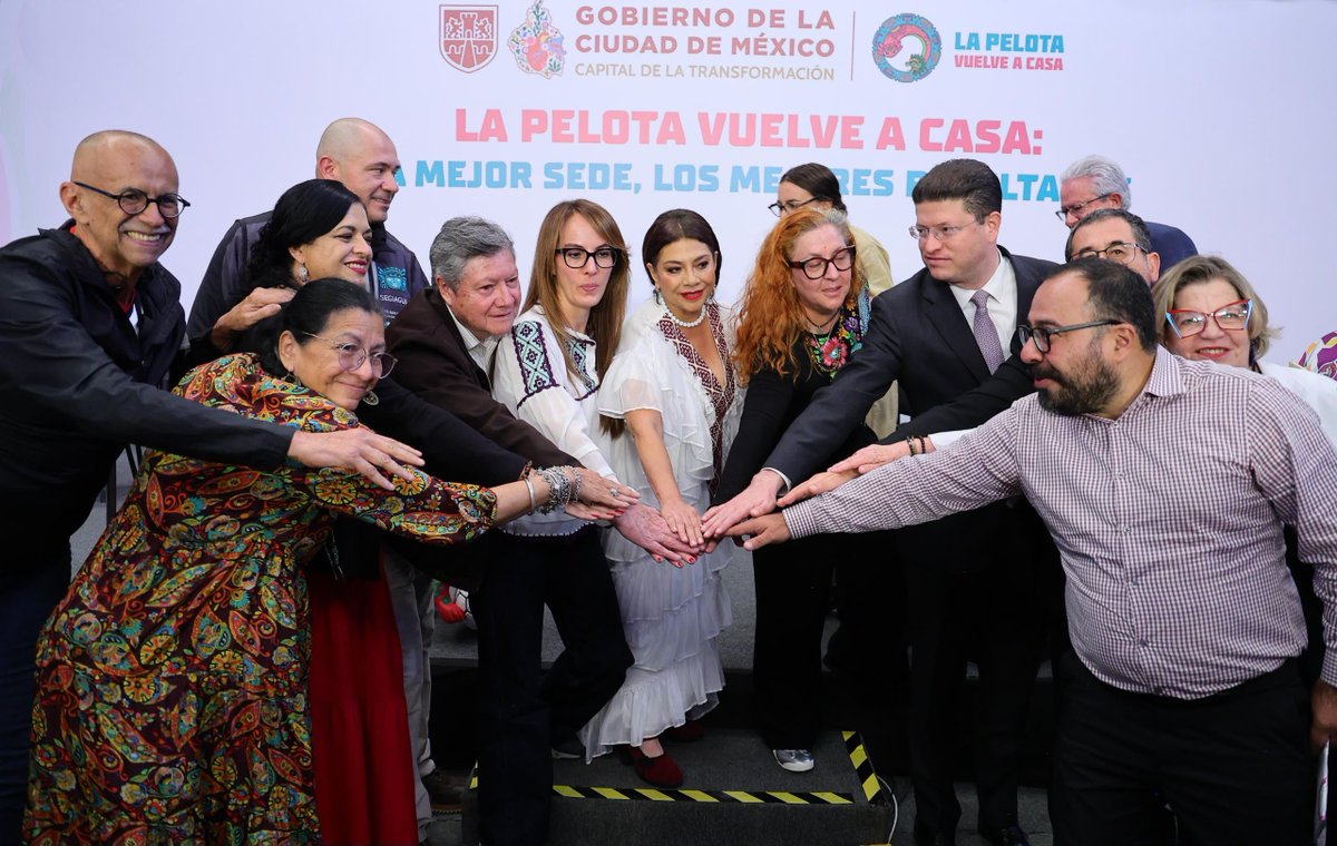 ClaraBrugadaM's tweet photo. Concluyó el mundial y hoy rendimos cuentas de los resultados de la Ciudad.
Quiero reconocer a todas las instituciones, secretarías y dependencias del @GobCDMX que garantizaron el éxito del mundial. https://t.co/CWBcTJasUq