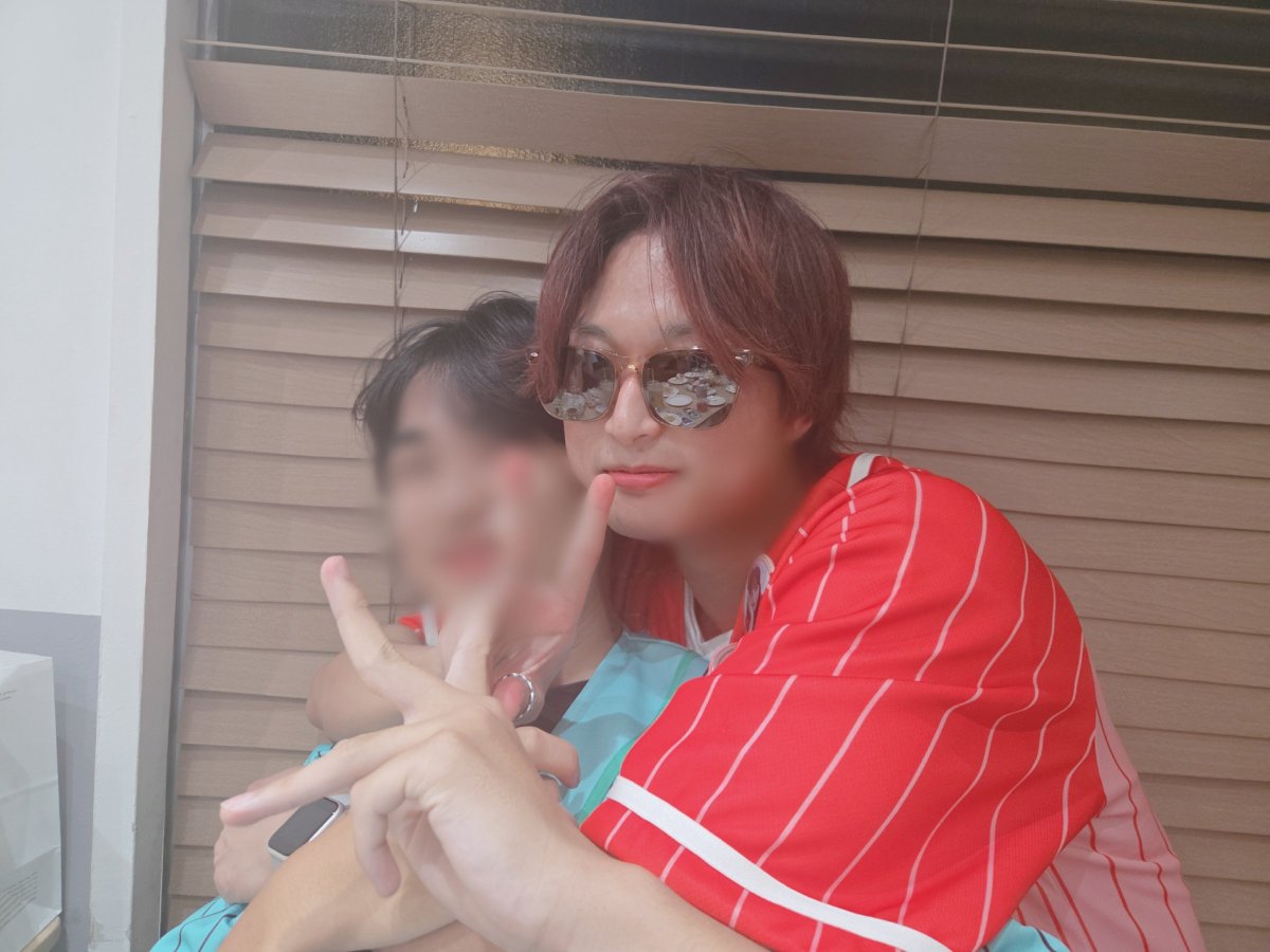 Sixyunin's tweet photo. 7/19 第一回きゅーてすと会

初めて開いて20人も集まってくれました👏👏
皆さんありがとうございますー！！
そして、あまには内緒で
みんなではぴばう流しながら
バースデーサプライズ🎂🎉

自分が忙しい時幹事してくれた
味噌には本当に感謝😭✨
みんな大好きですーっ！！！！！

#きゅーてすとと繋がりたい